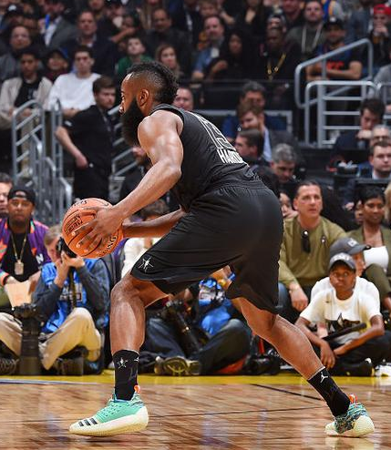 他利用极具 他利用极具