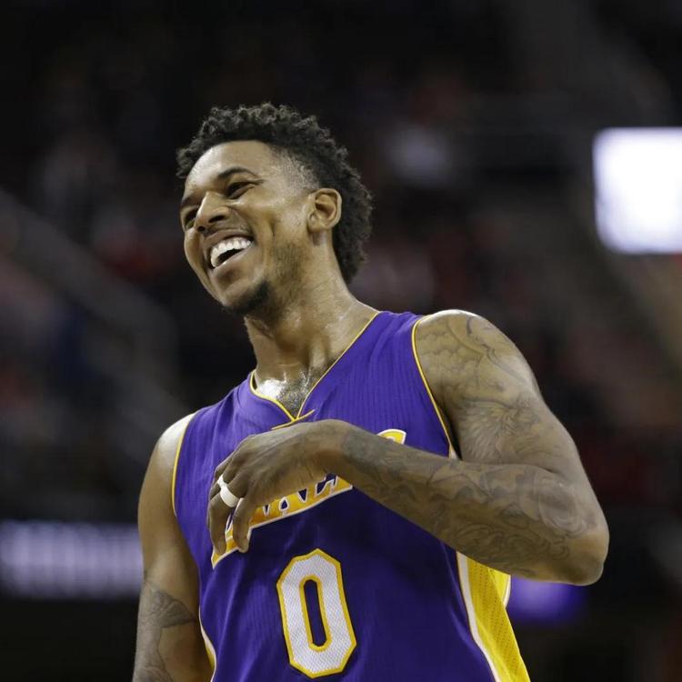 豪掷顶薪 豪掷顶薪